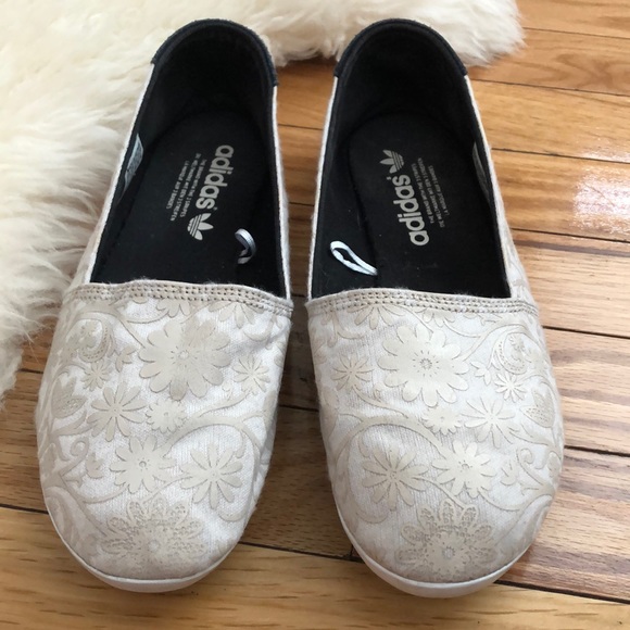 ADIDAS Floral Canvas Slip On Sneakers - Picture 2 of 6